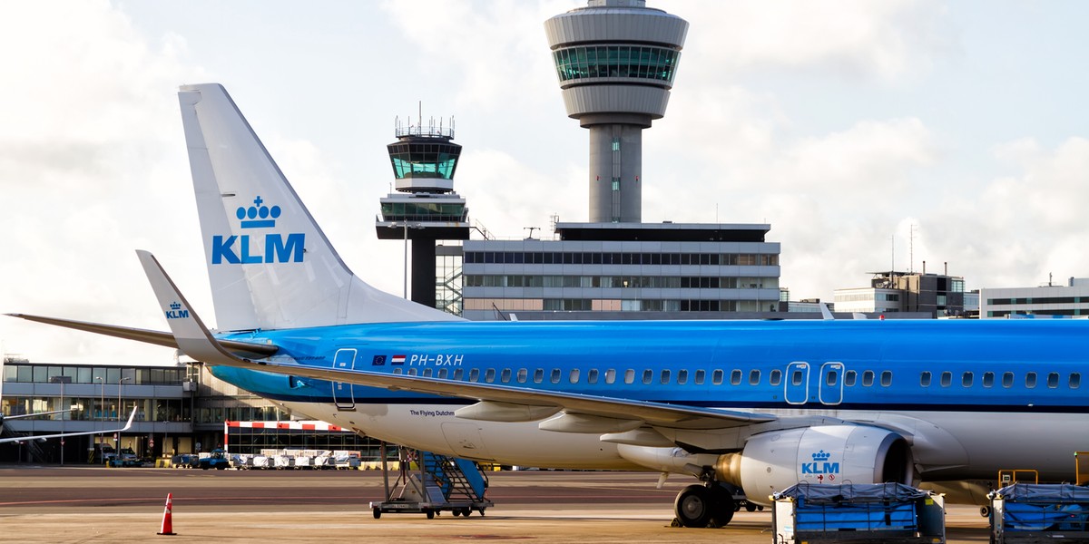 KLM odradza podróże samolotem kobietom w ciąży powyżej 36. tygodnia. 