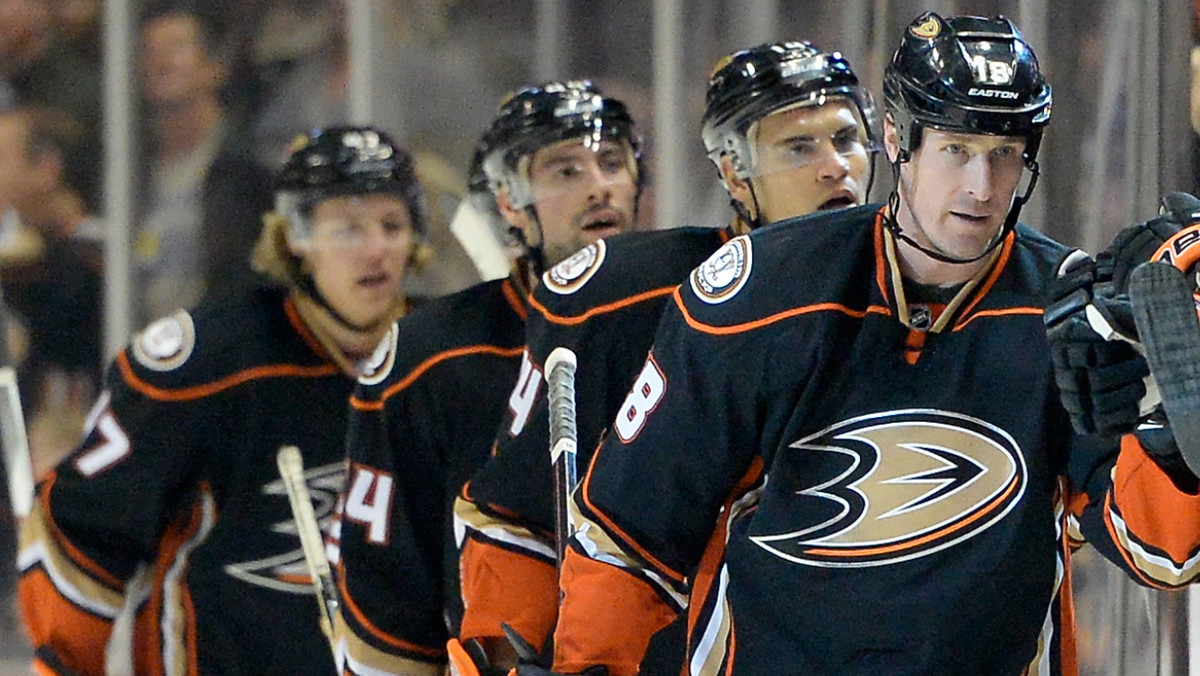 Anaheim Ducks pokonali Winnipeg Jets 5:4 po dogrywce, psując święto kibicom Odrzutowców. Na powrót fazy play-off do prowincji Manitoba fani znani z żywiołowości i oddania czekali od 1996 roku.