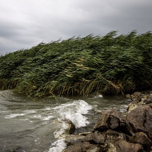 Az érkező ciklon szele „kibillenti” majd a Balaton vízszintjét