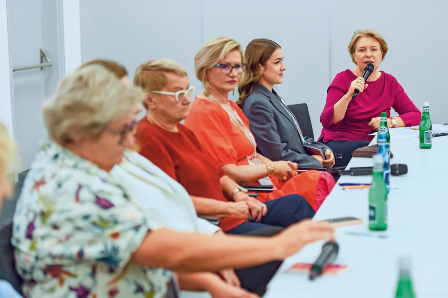 Okrągły Stół: (od lewej): Magdalena Środa, Henryka Bochniarz, Violetta Ratajczak, Urszula Cukrowska i Aleksandra Karasińska.