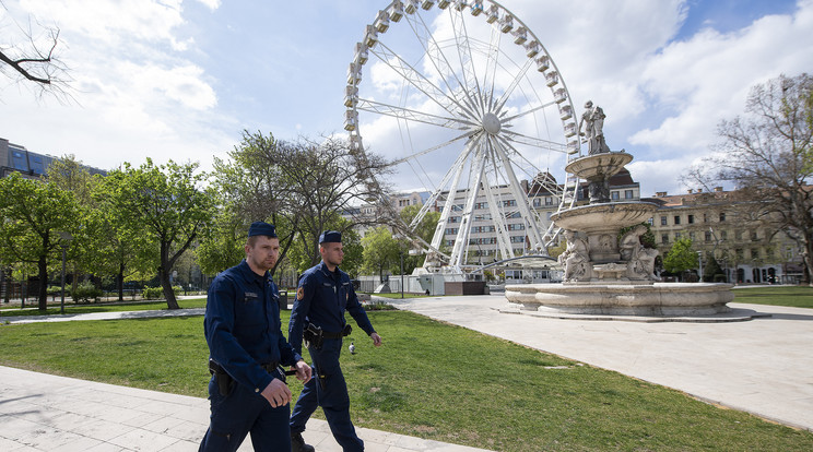 Kijárási korlátozások ellenőrzése Budapesten / Fotó: MTI/Illyés Tibor