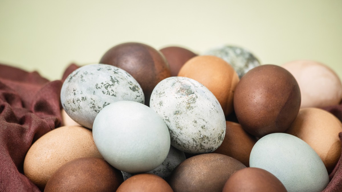 Farbanje jaja KAFOM nema konkurenciju: Prirodna tehnika za elegantne BRAON NIJANSE I RUSTIČNE ŠARE