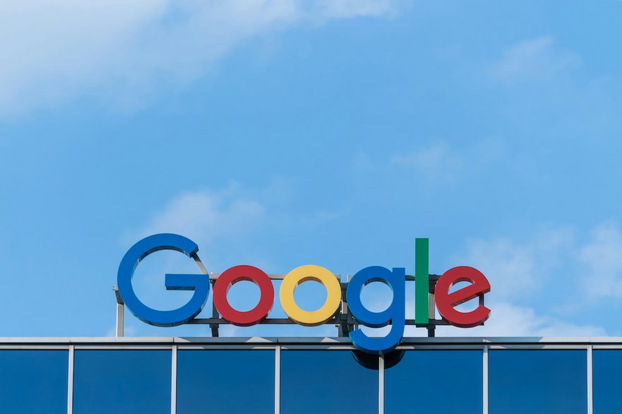 5,5 miliarda fałszywych reklam usuniętych z Google w 2023 roku / fot. Unsplash