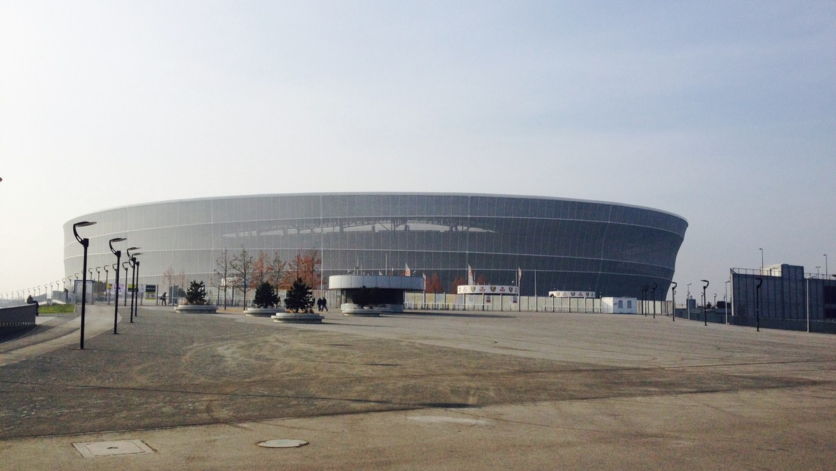 Od jutra do soboty znów będzie można zwiedzić niedostępne podczas meczów zakamarki wrocławskiego stadionu w towarzystwie piłkarzy Śląska. Wycieczka po piłkarskiej arenie i spotkanie z zawodnikami WKS-u to dla wielu kibiców, nie tylko tych najmłodszych, może być niezła frajda. Dodatkowo w sobotę Śląsk zagra na stadionie pierwszy w tym roku mecz ligowy. Jego przeciwnikiem będzie Wisła Kraków.