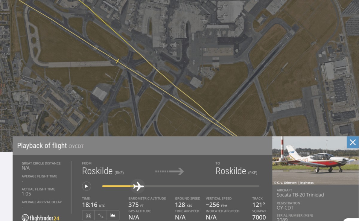 Lot szkolnego samolotu na flightradar.24