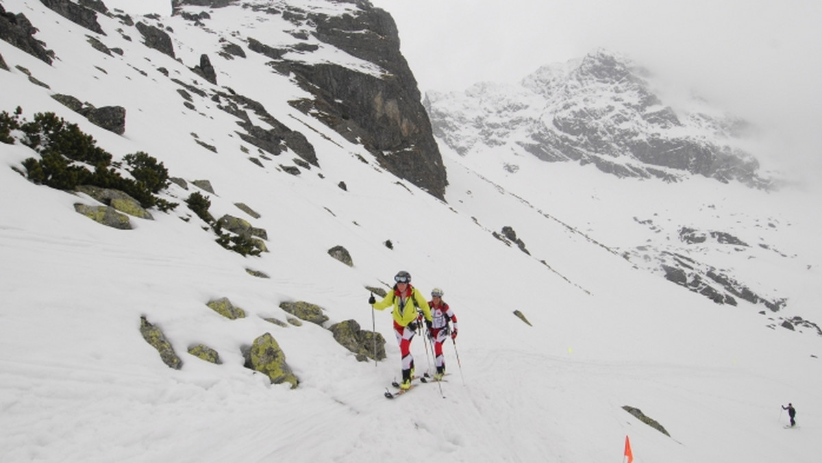 Gdy w sobotę 21 kwietnia w całym kraju panowała już wiosna, wysoko w Tatrach leżało ponad 1,5 metra śniegu i padał śnieg. W tej prawdziwie zimowej scenerii 205 zawodników walczyło na trasie XV Memoriału Piotra Malinowskiego w skialpinizmie, największych zawodach w narciarstwie wysokogórskim w Polsce.