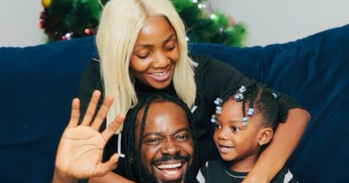 Here is how Adekunle Gold and Simi are raising their daughter - Vimarsana News