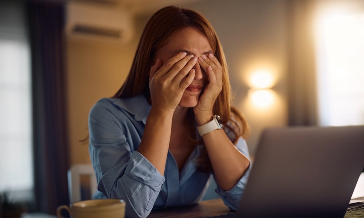 Drganie powieki doprowadza cię do szału? Winny może być ten nawyk