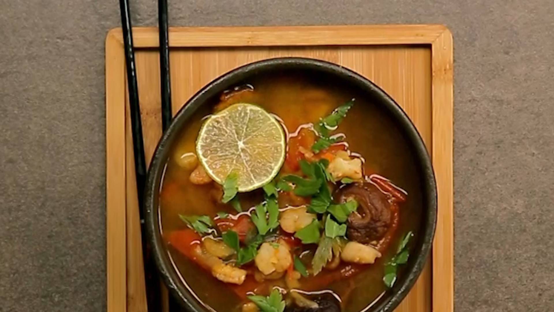 Egzotična tajlandska supa tom-yum