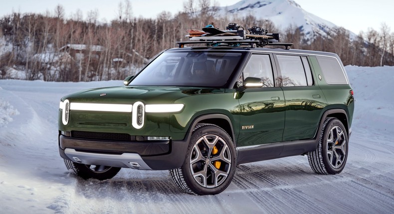 Rivian R1S.
