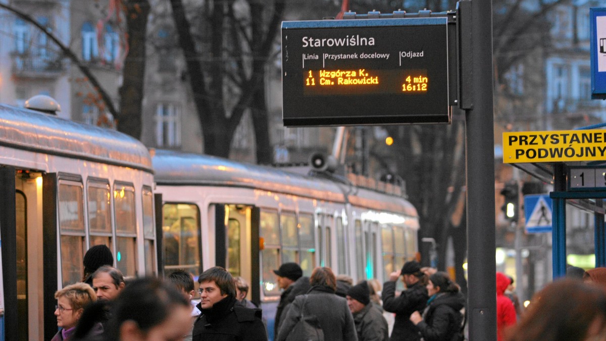 Każdego z nas z pewnością choć raz spotkała sytuacja, że tramwaj albo się spóźniał, albo co gorsza w ogóle nie przyjechał, zapowiadana linia nagle znikała z elektronicznej tablicy, a my zdenerwowani tkwiliśmy na przystanku w oczekiwaniu na następny kurs.