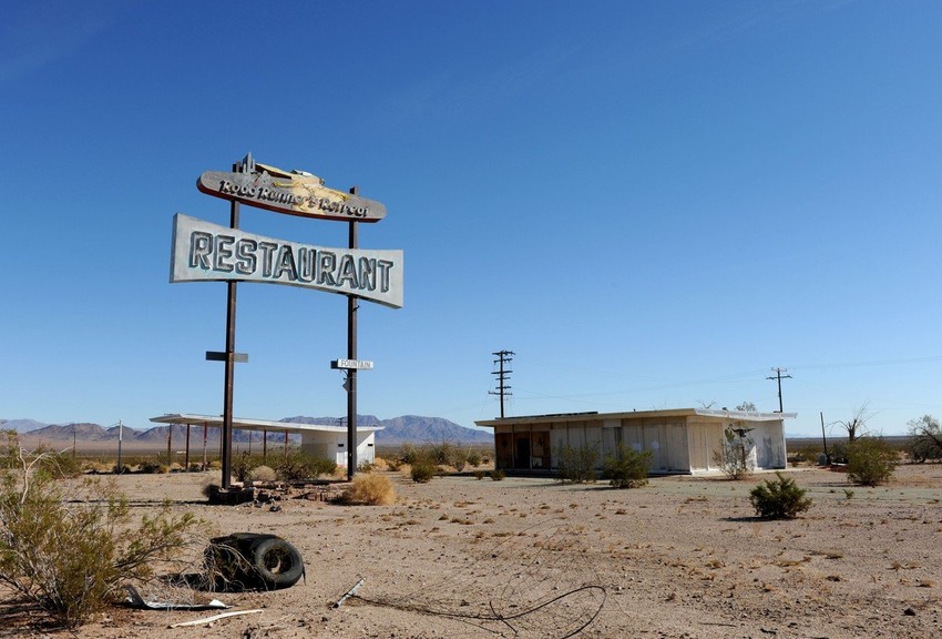 Hjuz je pronašao novo zemljište pored originalnog lansirnog mesta - Emboj, Kalifornija