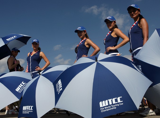 Gdzie szybkie samochody, tam piękne kobiety