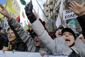 Protestujący przeciw zmianom w podatkach w Kijowie, fot. PAP