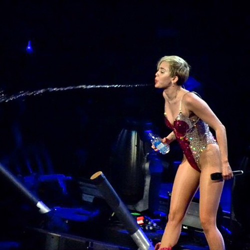 Miley Cyrus znów szokuje