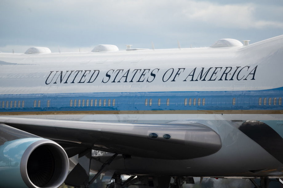 Air Force One to symbol USA