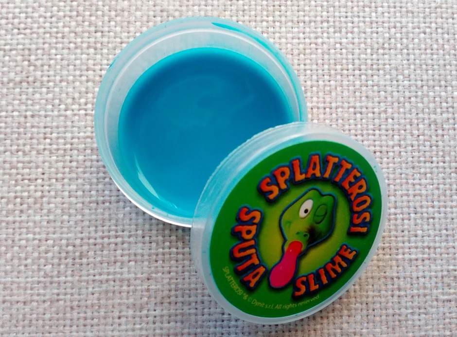 Ljigavaca je masa koja može da se razvlači