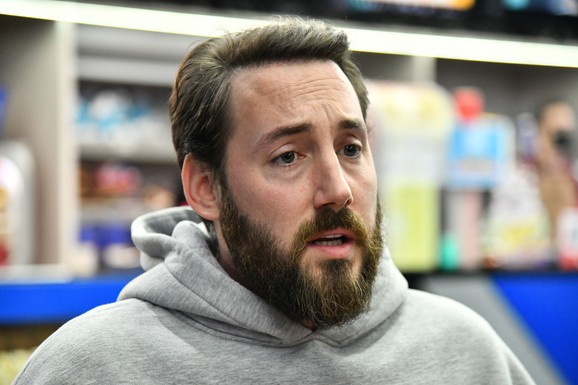 PETAR STRUGAR ŽIVI U KONTEJNERU NA AVALI Ima i farmu sa svinjama, kokoškama, guskama: Hoće da sagradi i kuću