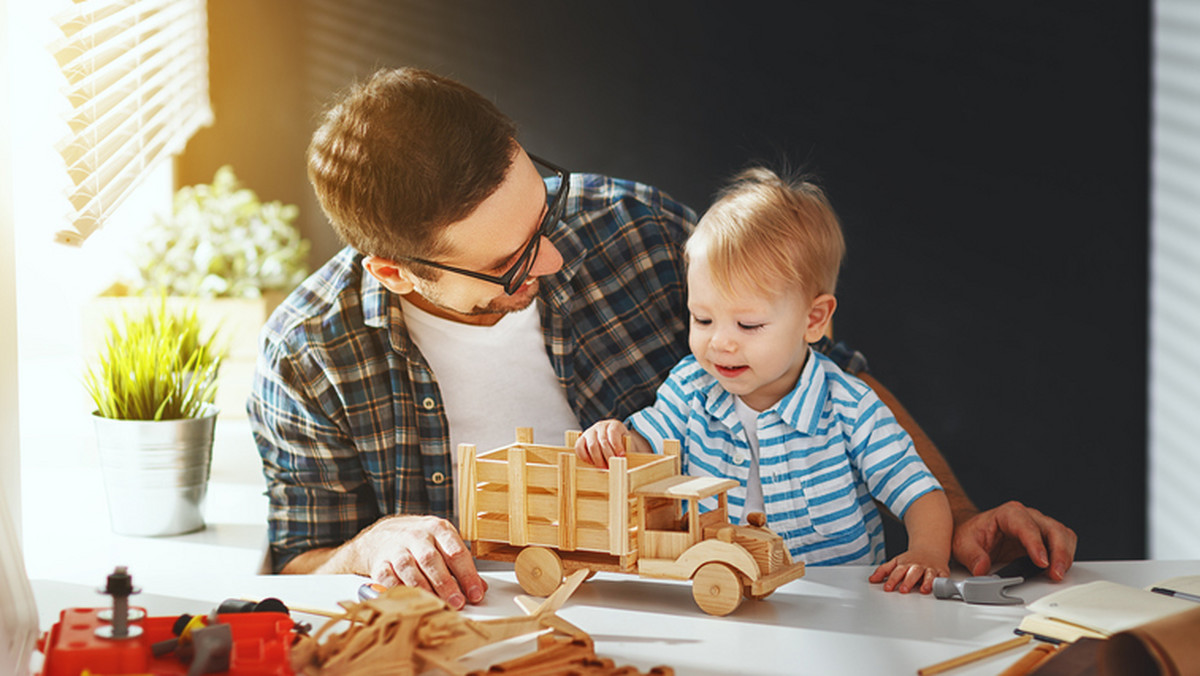 Zmiany w świadczeniach dla samotnych rodziców w ostatnich latach obniżyły dochody pracujących - ustalił instytut ESRI. Specjaliści zbadali zmiany w One Parent Family Payment w latach 2011-2018.