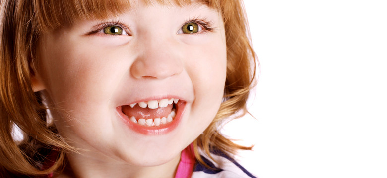 O zęby dziecka należy dbać od pierwszych miesięcy życia
