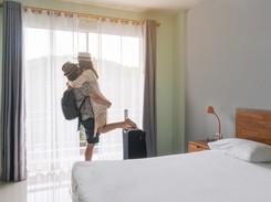 Inflacja odbija się na branży hotelarskiej. CBRE: Turyści skracają swoje pobyty o kilka dni