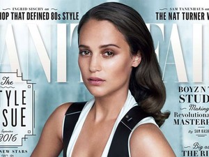 Alicia Vikander gyönyörű és még villant is!