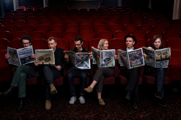 Belle and Sebastian z dziewczynami, które chcą tańczyć