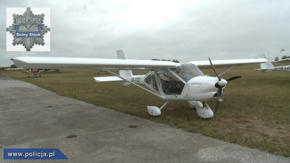 Na lotnisku Aeroklubu Wrocławskiego w Szymanowie odbyło się przekazanie KWP we Wrocławiu lekkiego samolotu Aeroprakt - 22LS, zakupionego na wniosek policji ze środków Urzędu Marszałkowskiego Województwa Dolnośląskiego.