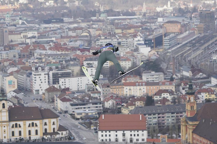 Kamil Stoch jest o krok od wygrania po raz trzeci Turnieju Czterech Skoczni