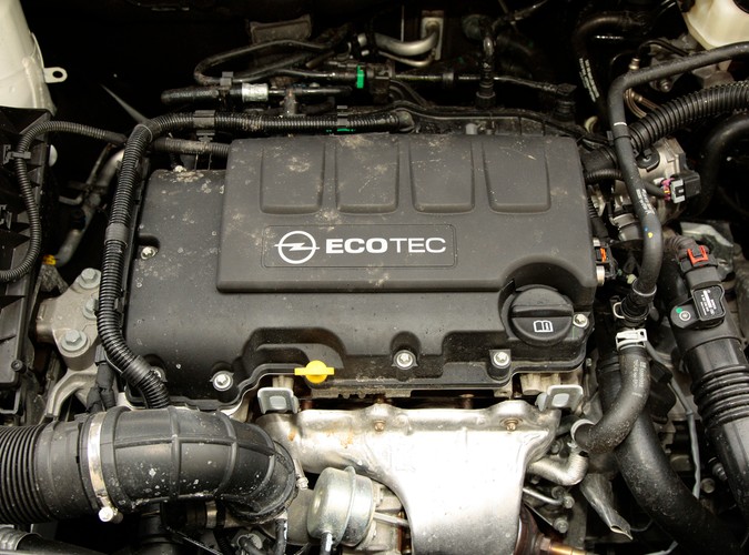 Do redakcji trafiła biała rakieta Opla z turbodoładowanym benzynowym silnikiem 1.4. Oto jak wygląda 140 KM z Gliwic w akcji...