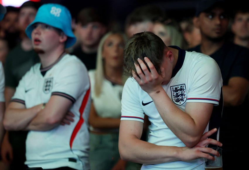 Engleski navijači bili su očajni posle poraza od Argentine | Foto: REUTERS/Temilade Adelaja