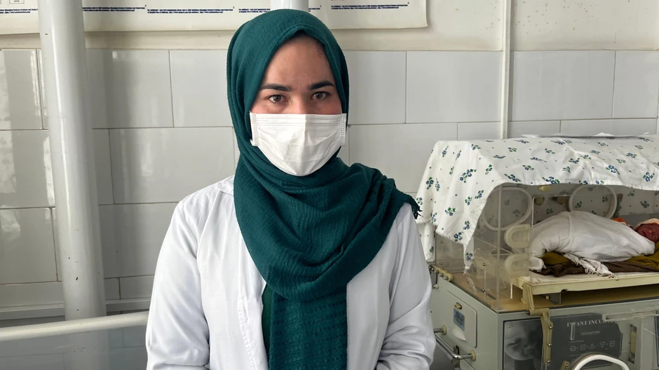 Medicinska sestra Fatima Huseini kaže da su smrti novorođenčadi postale svakodnevica | Foto: Imogen Anderson/BBC