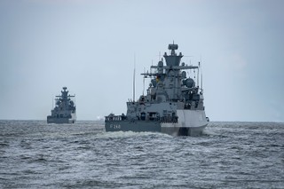 Okręty wojenne płyną w kierunku Bałtyku. NATO wysyła sygnał do Rosji