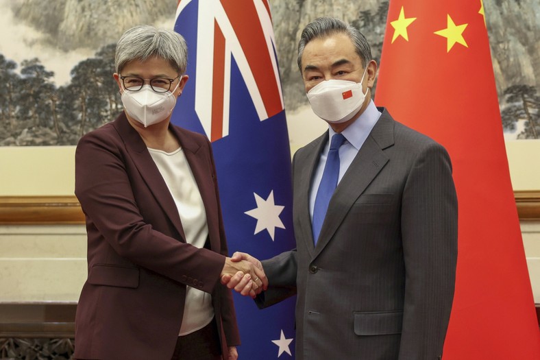 Australijska minister spraw zagranicznych Penny Wong z chińskim ministrem spraw zagranicznych Wang Yi w Pekinie, 21 grudnia, 2022.