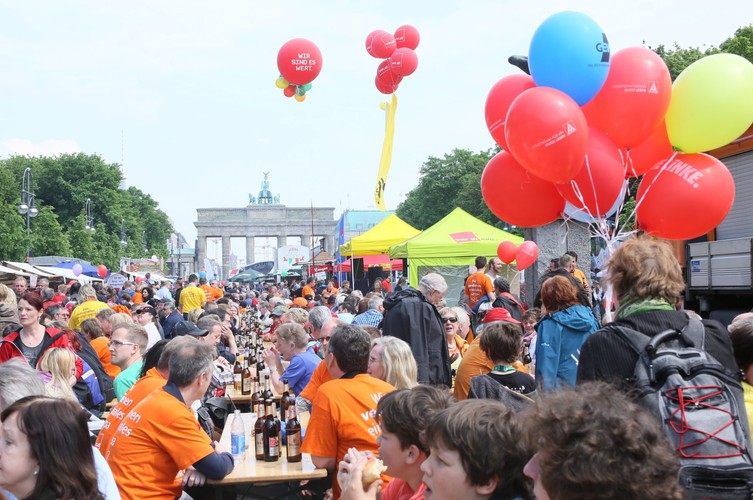 Demonstracje 1 maja w Niemczech. Fot. EPA/STEPHANIE PILICK/PAP/EPA