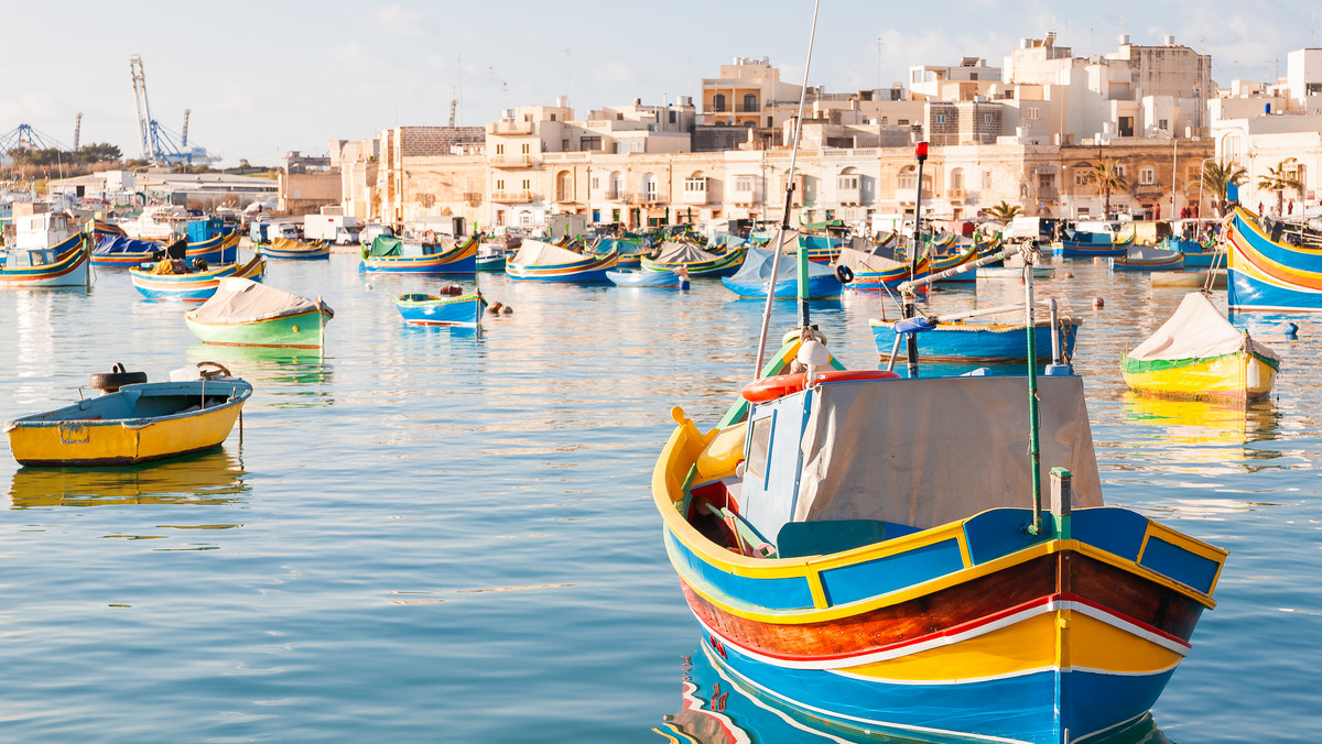 Malta to jedno z najpiękniejszych miejsc na świecie, odwiedzane przez miliony turystów. Przyciąga krystaliczną wodą, zabytkami i słoneczną pogodą. Sprawdź, co wiesz o tym kraju!