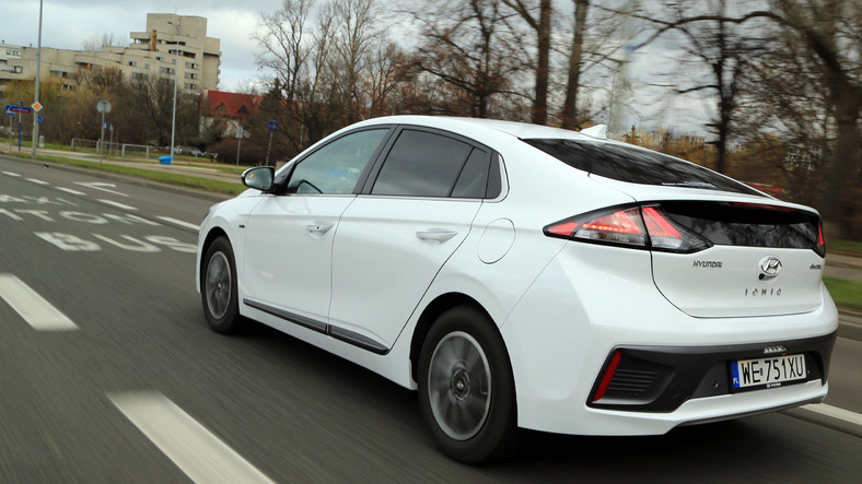 Hyundai IONIQ Electric – cena od 180 200 zł. Bateria 38,3 kWh, zasięg do 311 km (WLTP)