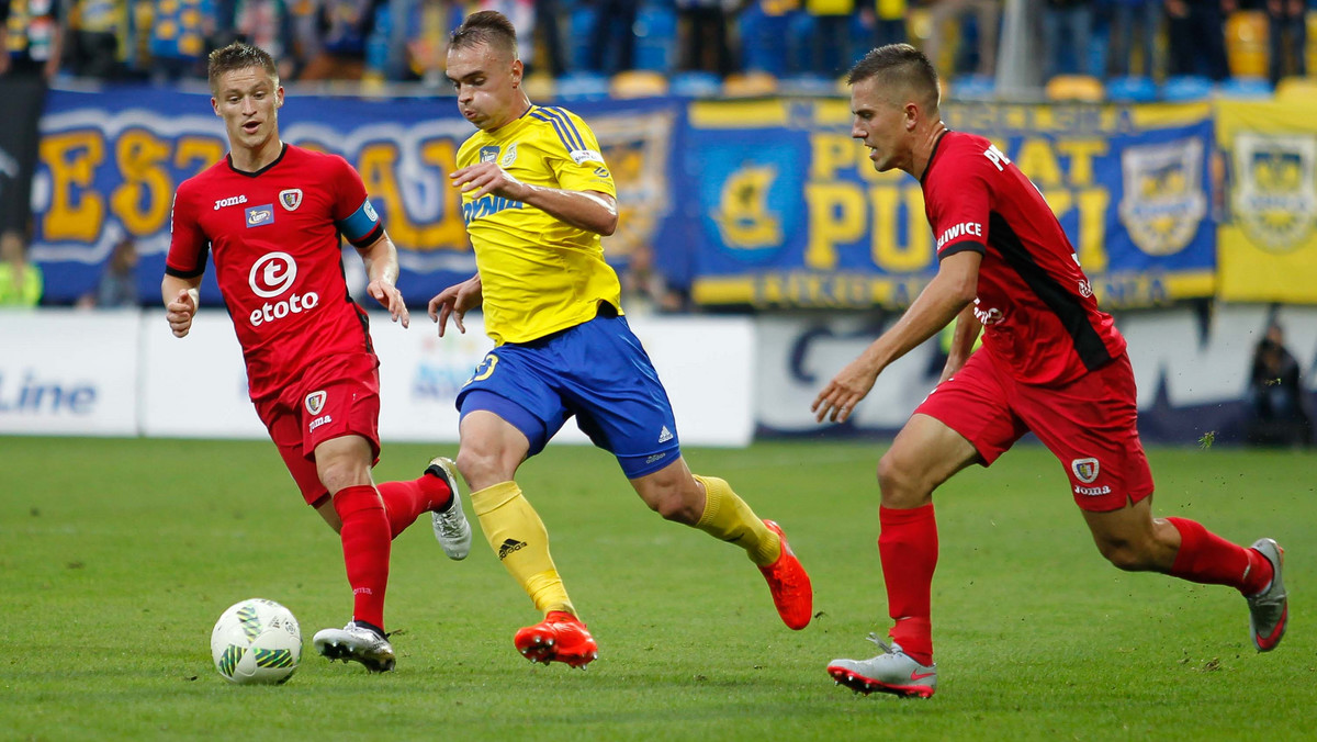 Arka Gdynia przegrała na własnym boisku z Piastem Gliwice 1:2 (0:1) w pierwszym sobotnim meczu 11. kolejki LOTTO Ekstraklasy. Jedyną bramkę dla gospodarzy zdobył Marcus da Silva, zaś dla gości trafili Gerard Badia i Hebert. Dla Piasta było to pierwsze zwycięstwo w lidze od lipca.