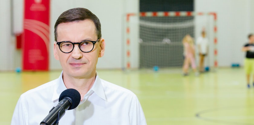 Morawiecki obiecuje tysiąc nowych hal sportowych. "Będzie inaczej niż z mieszkaniami"