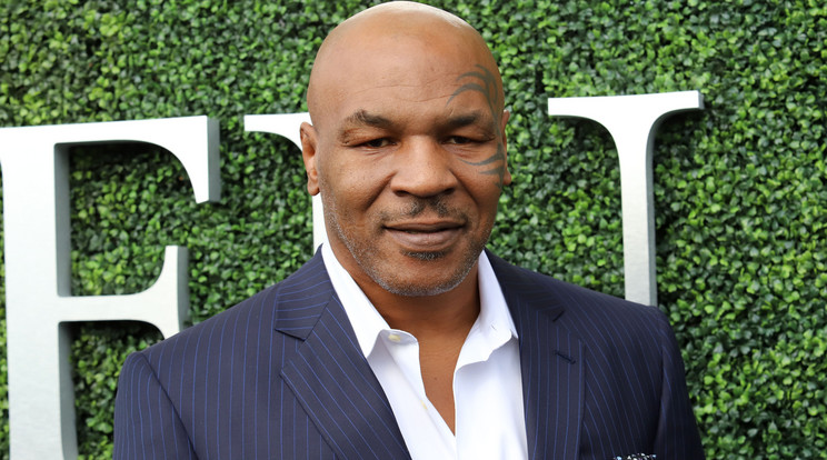 Mike Tyson hatalmas füves cigit szívott el a milliárdos magánrepülő fedélzetén / Fotó: Northfoto