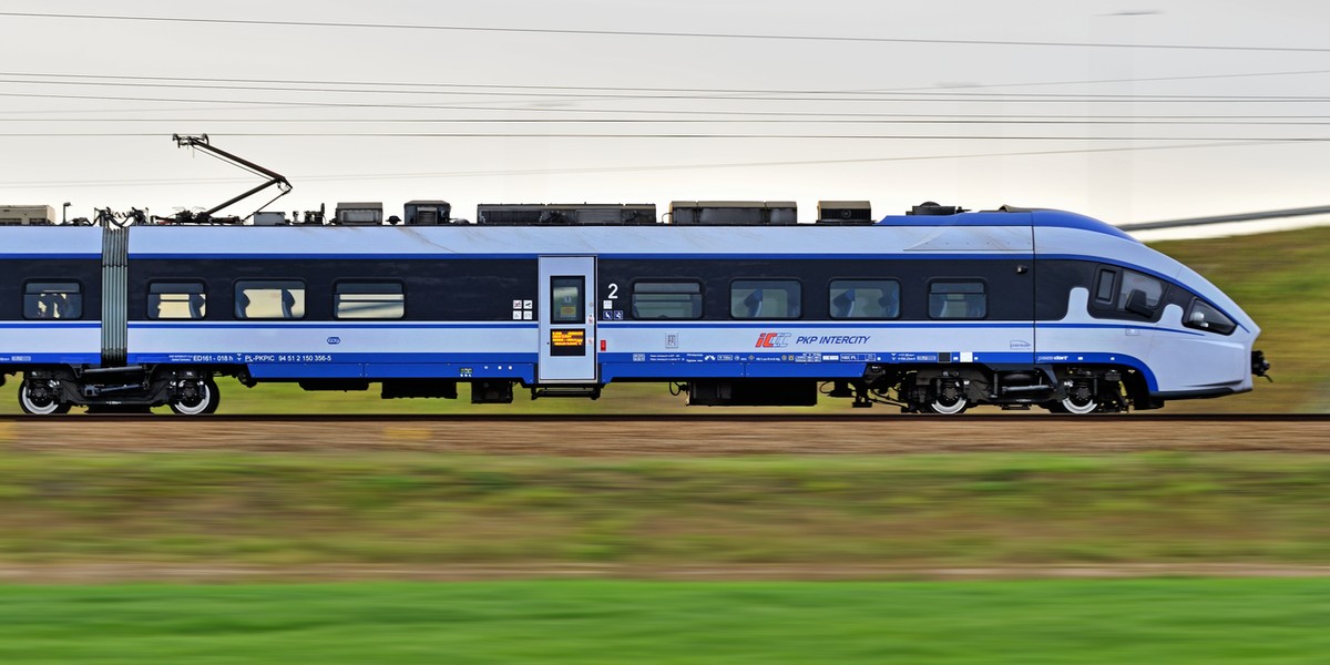 PKP Intercity stopniowo zwiększa liczbę połączeń. Sprzedaje bilety na co drugie miejsce w swoich pociągach.