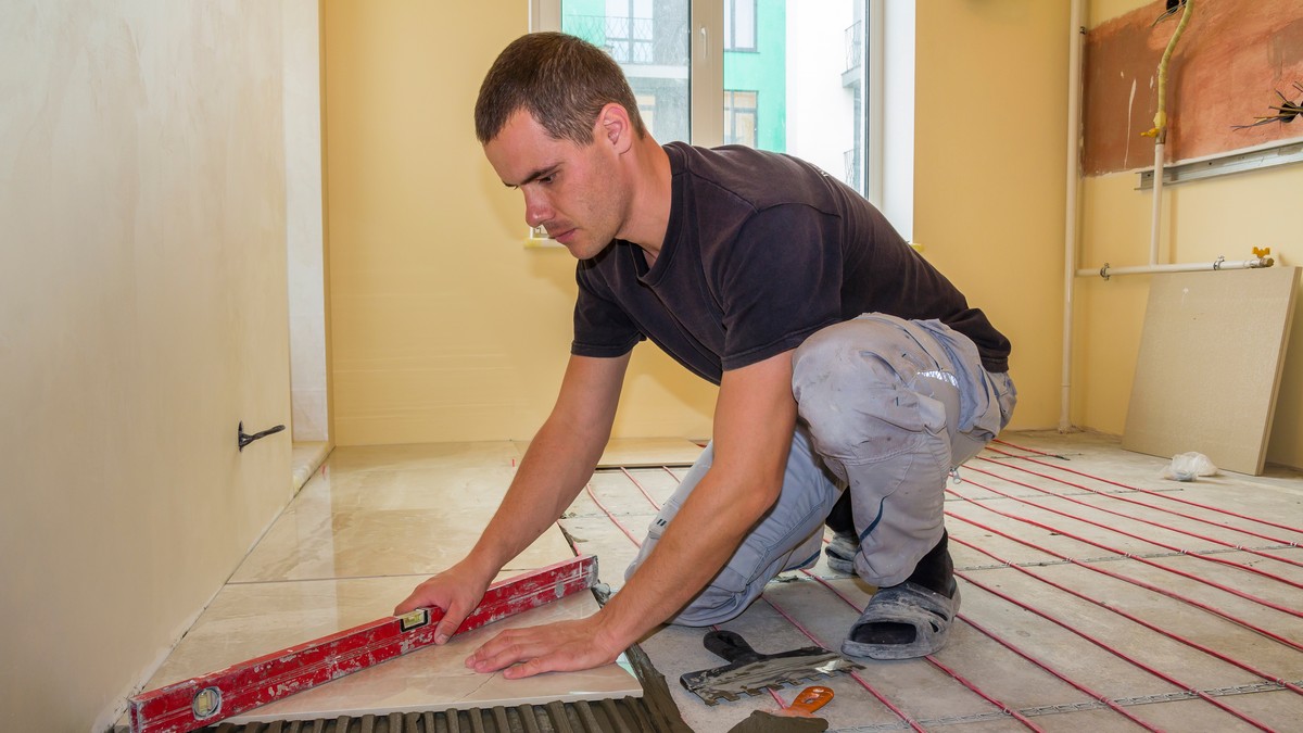 Ljudi keramičke pločice sve ređe stavljaju: Majstor pokazao jeftinu, a brzu zamenu  koja izgleda kao iz časopisa