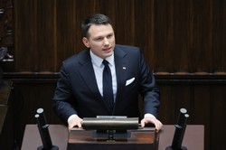 Wielki skok poparcia dla Konfederacji w nowym sondażu. Spadek KO i PiS