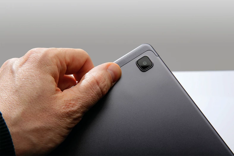 Jak wszystkie przetestowane tablety Galaxy Tab A7 (na zdjęciu) ma aparat, ale fotografie są tylko przeciętne. Najlepiej fotografuje Lenovo Smart Tab M10