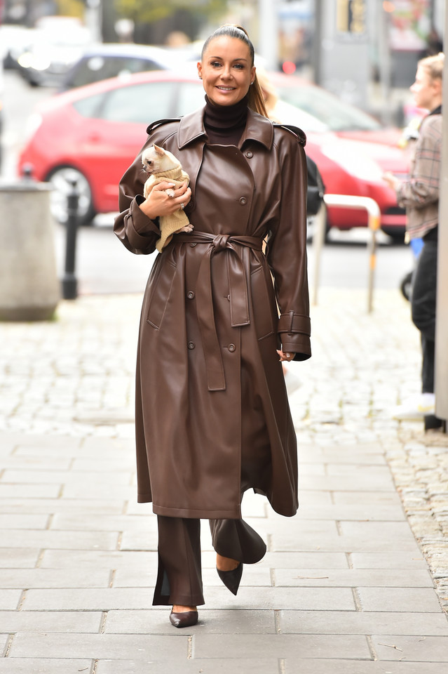 Małgorzata Rozenek w brązowym płaszczu