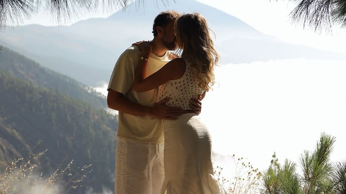 În urmă cu o lună părăsea definitiv România, dar acum vedeta s-a întors în țară: „Ne luăm rămas-bun de la Tenerife”. Ce plănuiește
