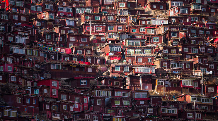 Larung Gar, tibeti buddhista akadémia Kínában. Vélhetőleg a világ legnagyobb vallási intézménye / Kép: Getty Images