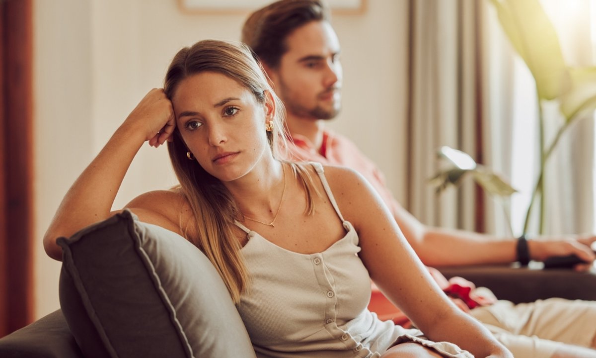 Opowiadała znajomym, jaki jej partner jest w sypialni. Gdy się dowiedział, ostro zareagował