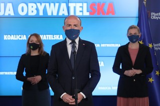 Solidarna Polska i Platforma straciły na walce z funduszem [SONDAŻ]