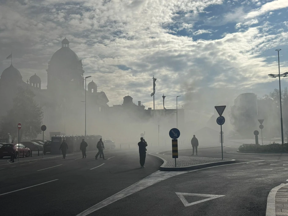 Požar ispred Skupštine